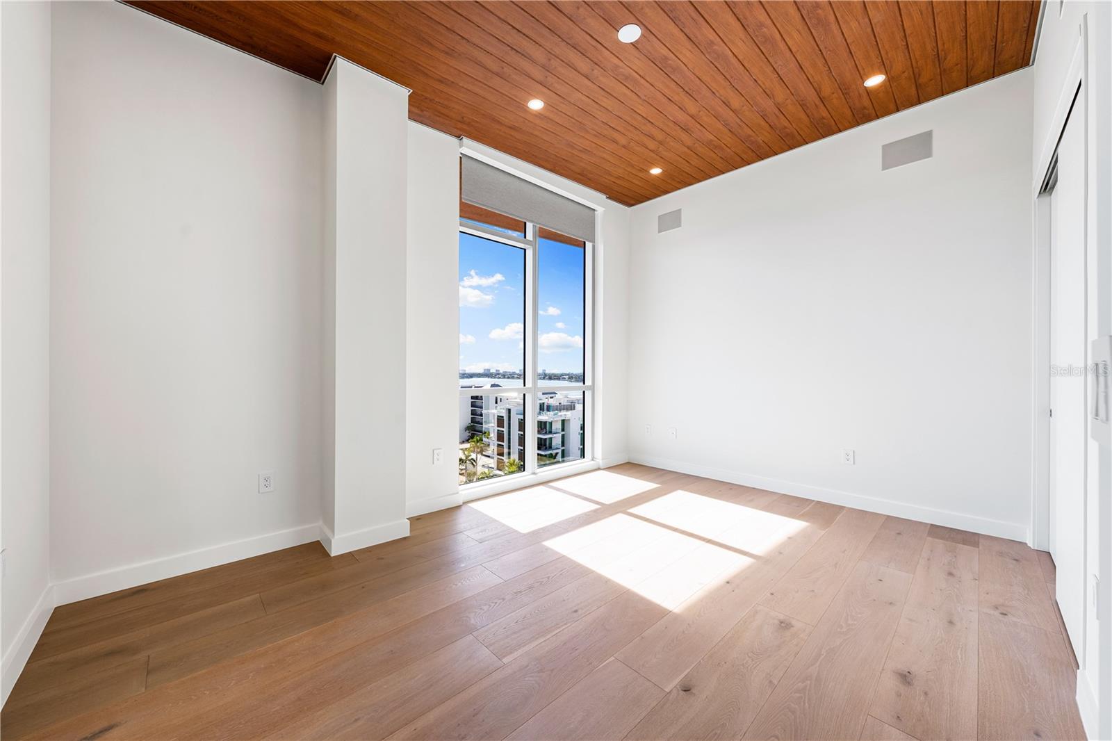 111 GOLDEN GATE PT #801PH