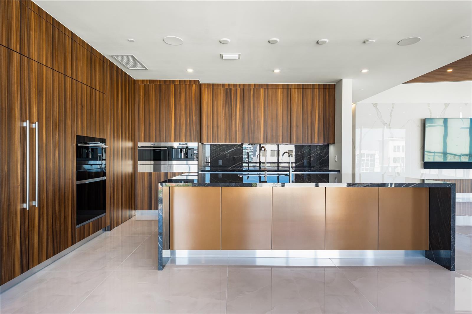 111 GOLDEN GATE PT #801PH