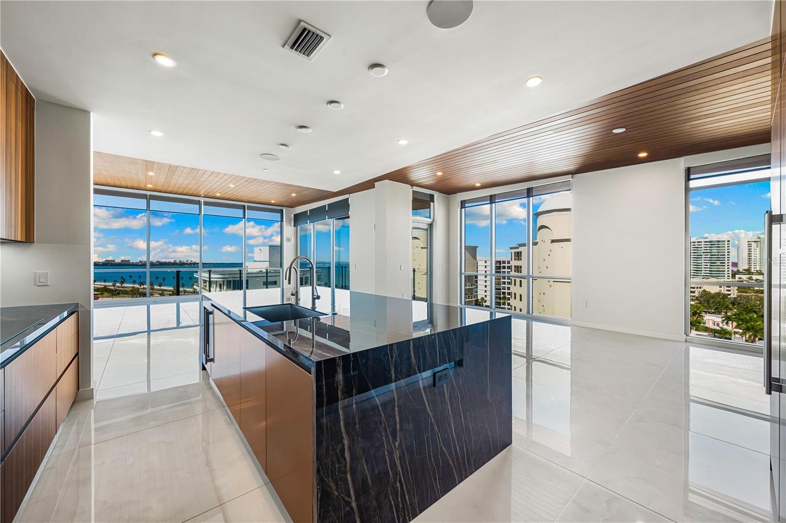 111 GOLDEN GATE PT #801PH