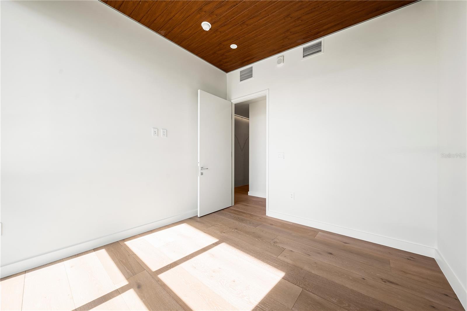 111 GOLDEN GATE PT #801PH