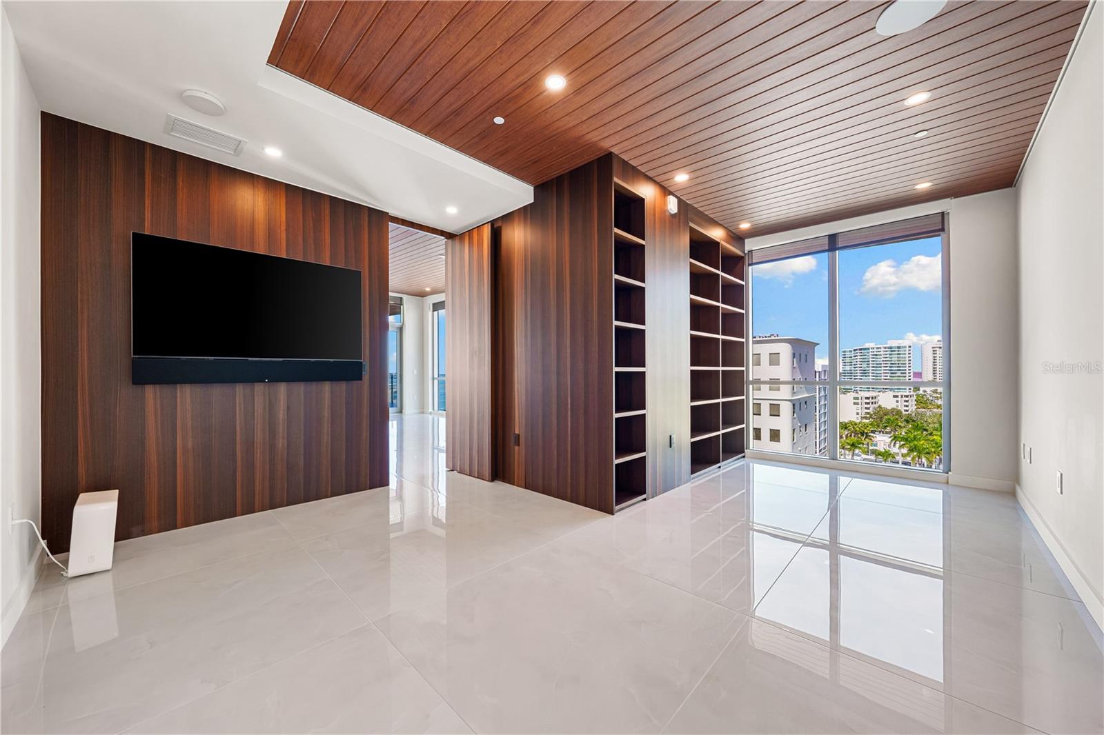 111 GOLDEN GATE PT #801PH