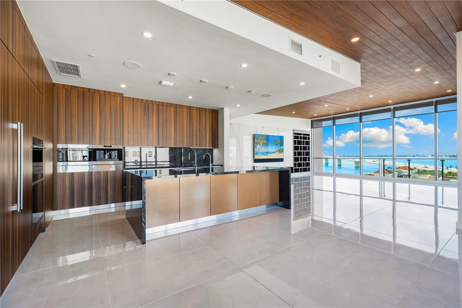 111 GOLDEN GATE PT #801PH