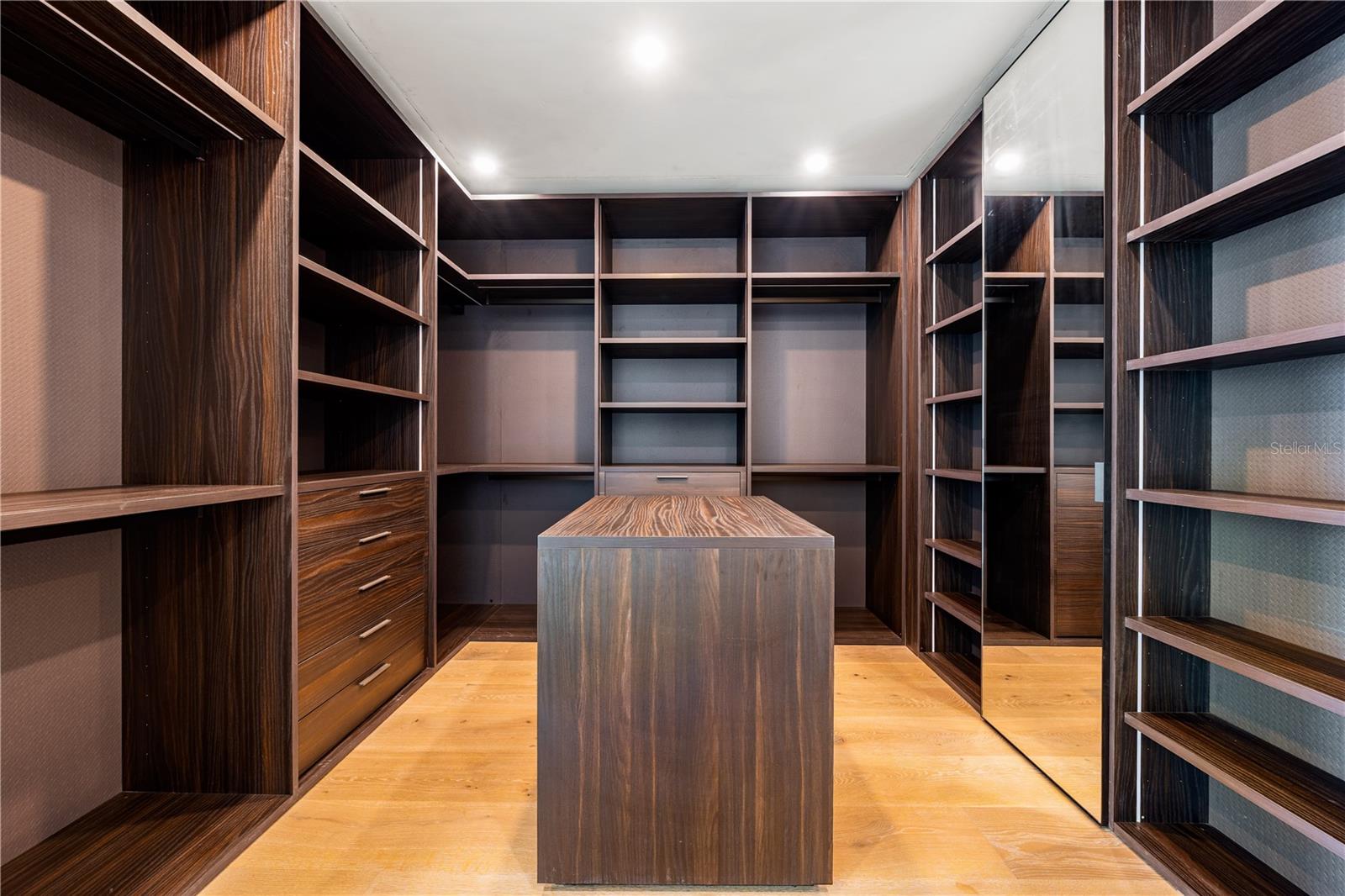 111 GOLDEN GATE PT #801PH