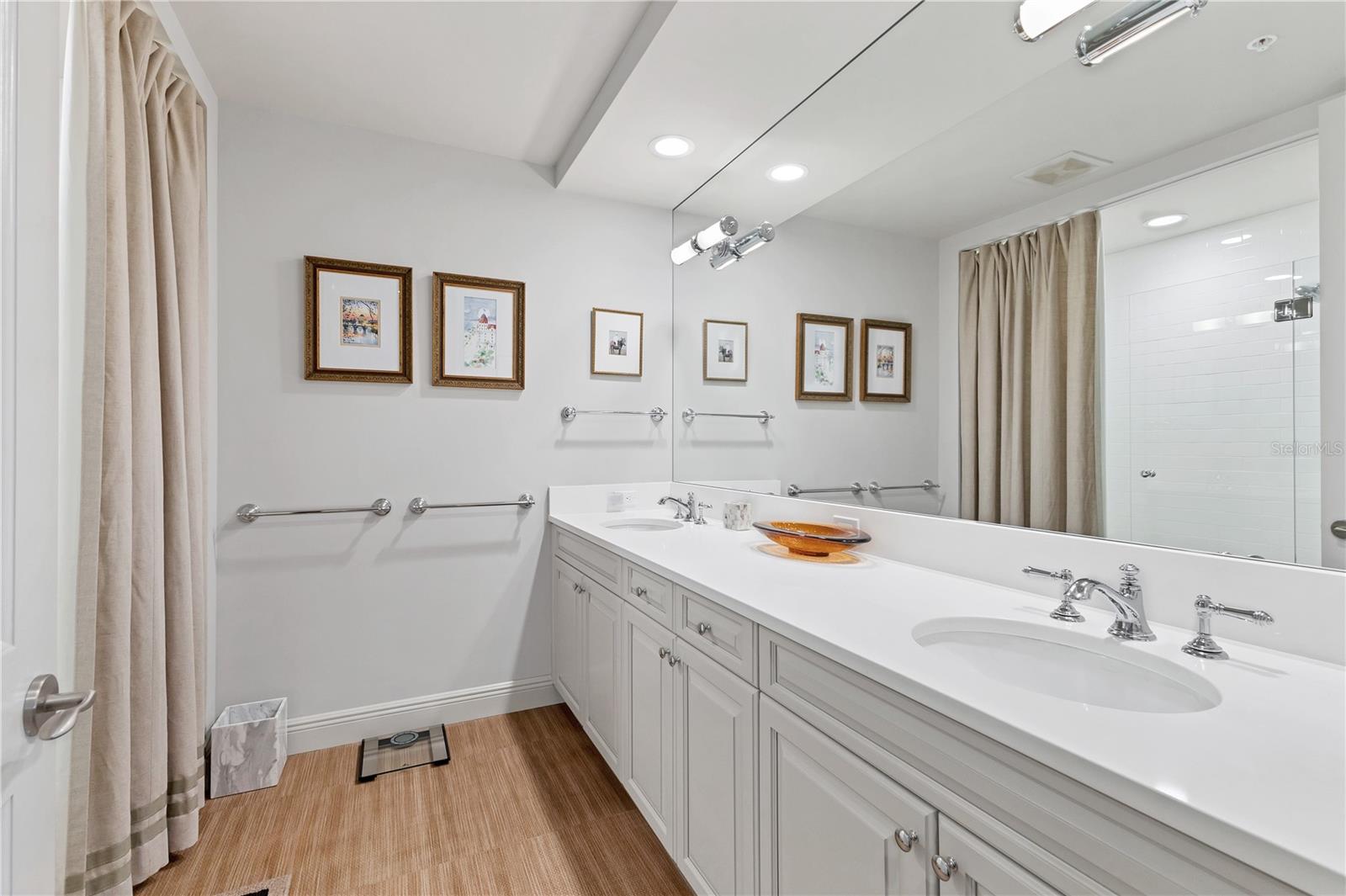 35 WATERGATE DR #1203