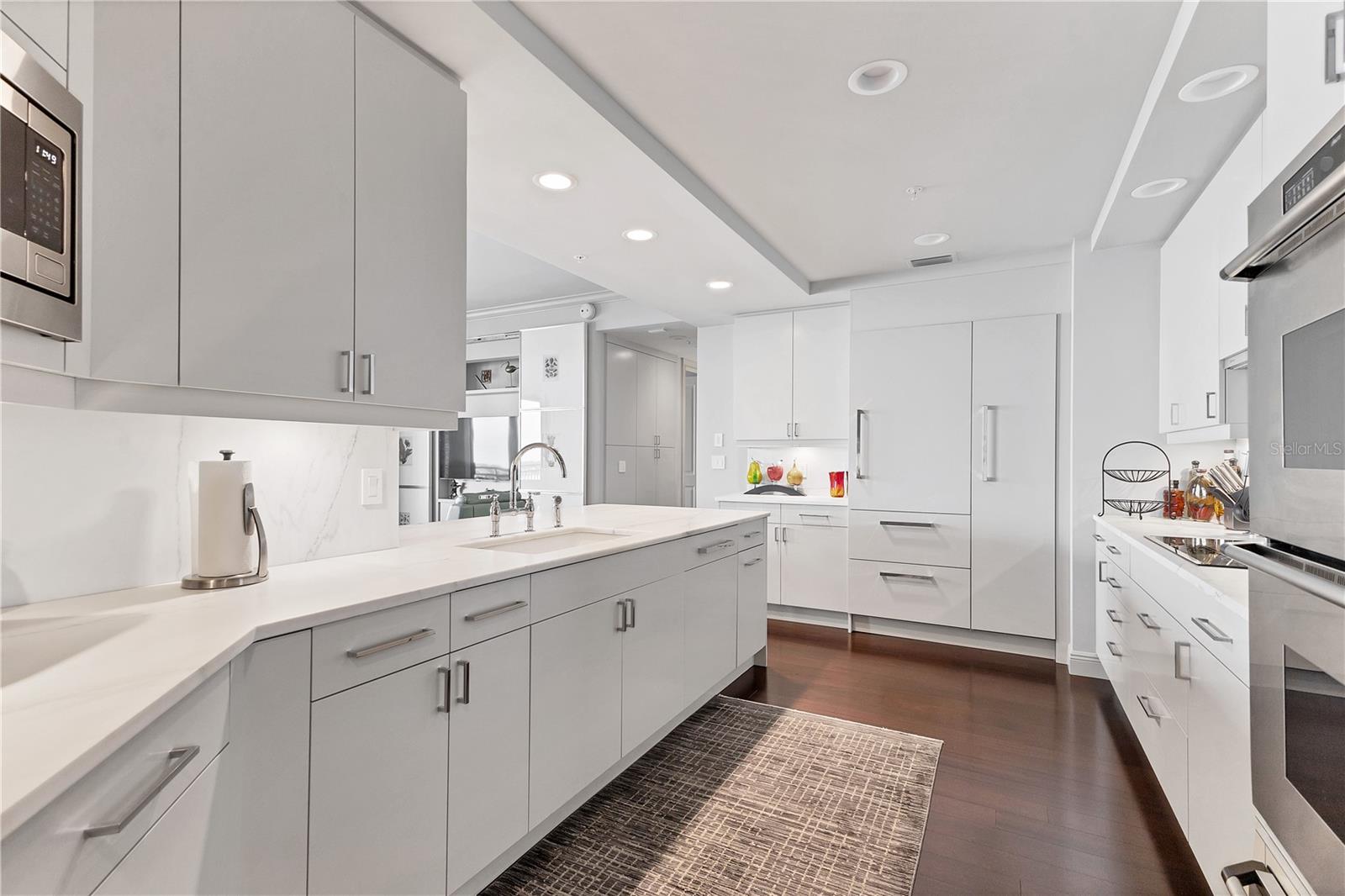35 WATERGATE DR #1203