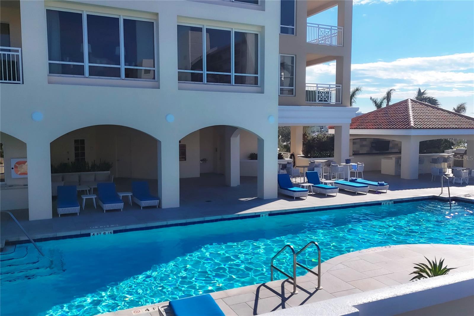 35 WATERGATE DR #1203