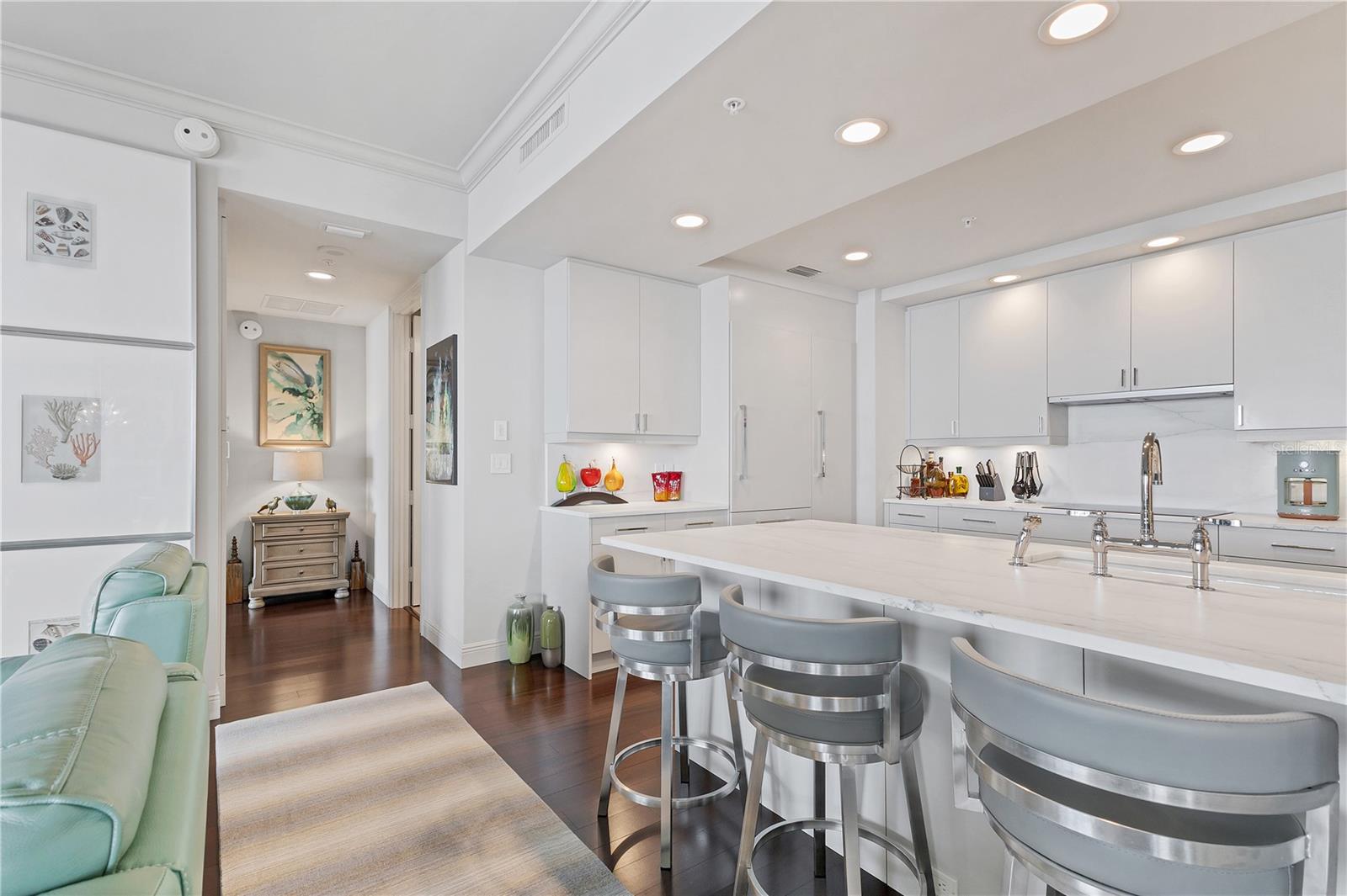 35 WATERGATE DR #1203