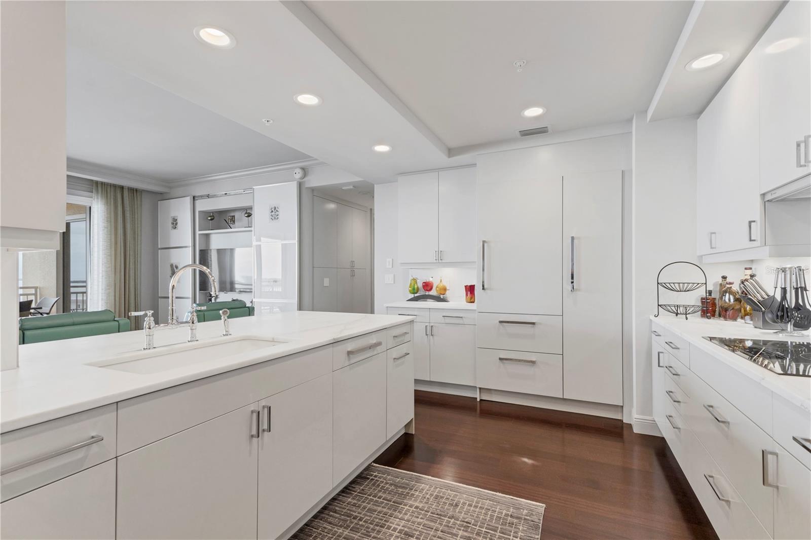 35 WATERGATE DR #1203
