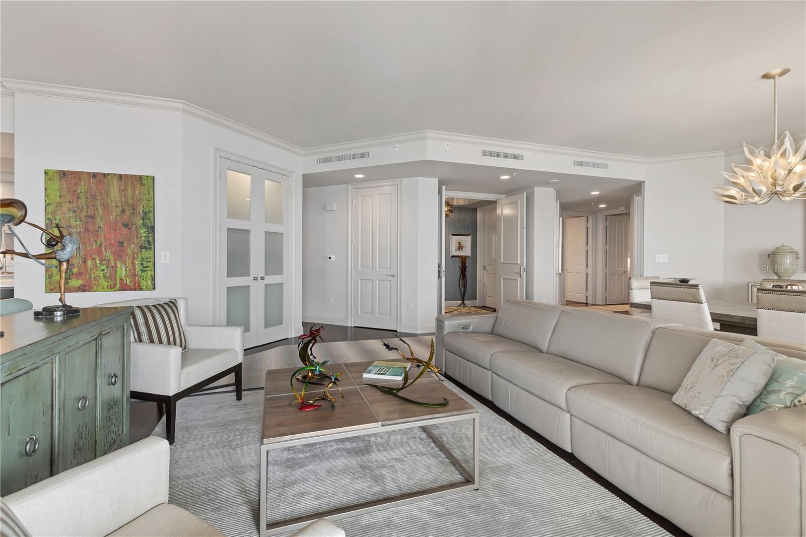 35 WATERGATE DR #1203