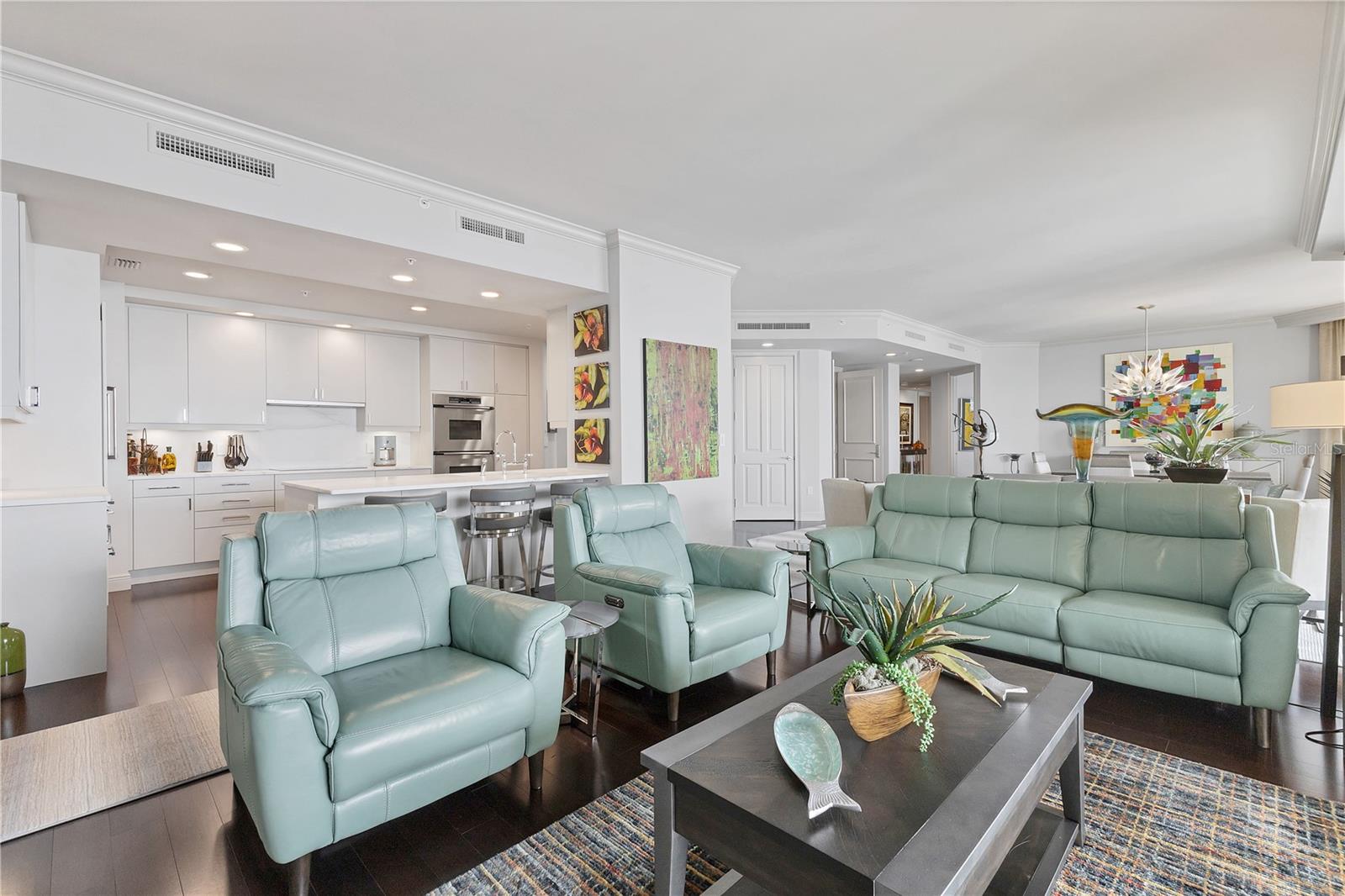 35 WATERGATE DR #1203