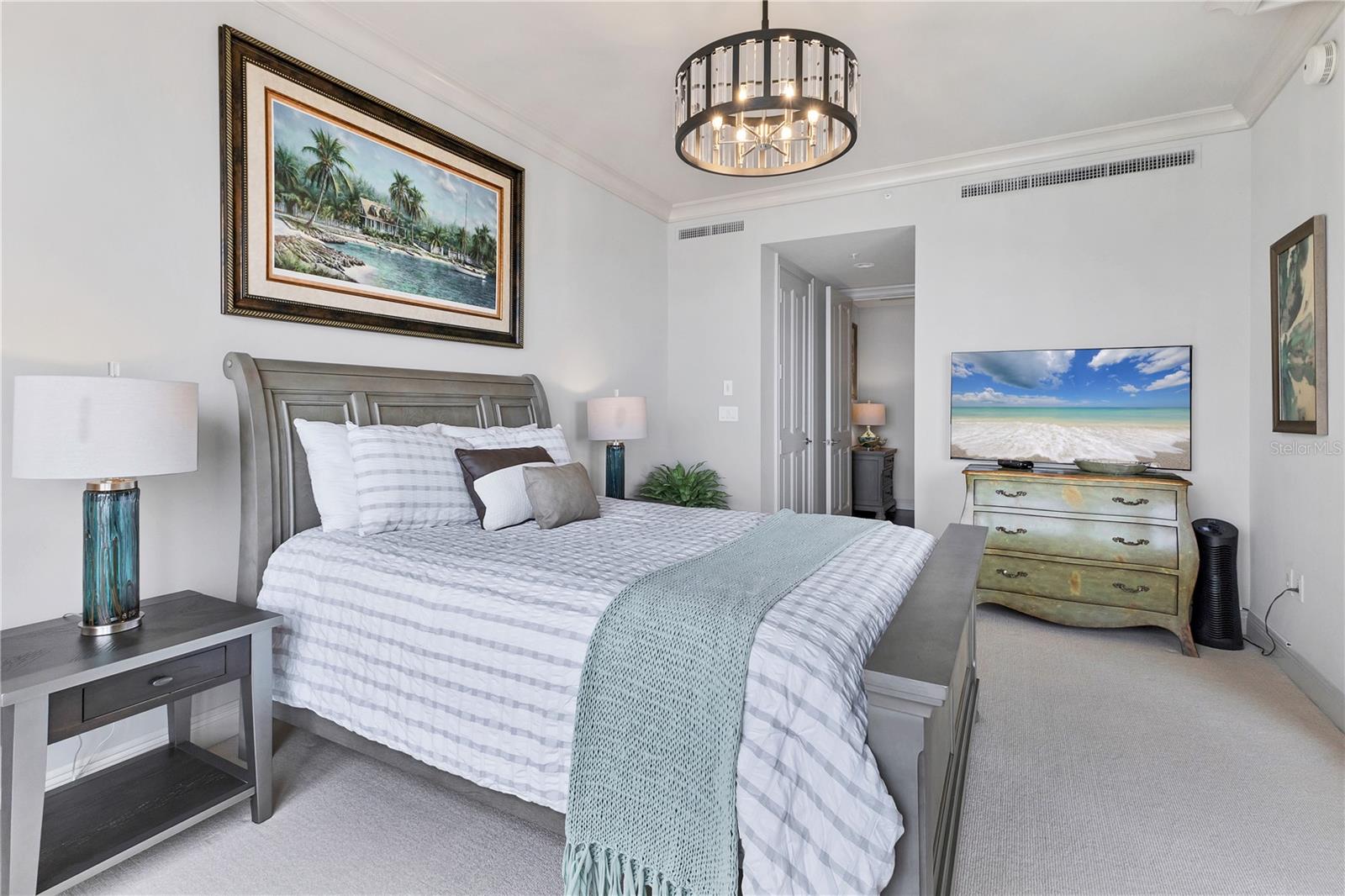 35 WATERGATE DR #1203