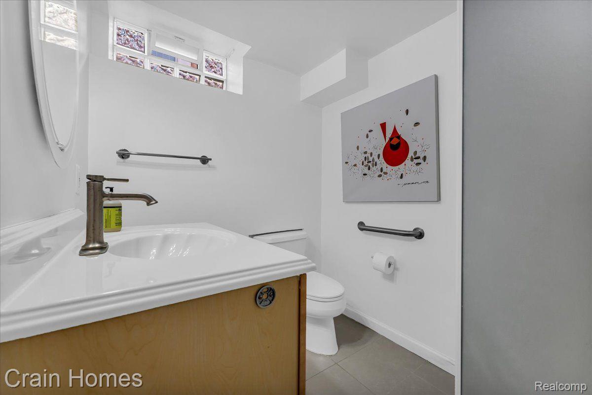 689 SAINT CLAIR Street