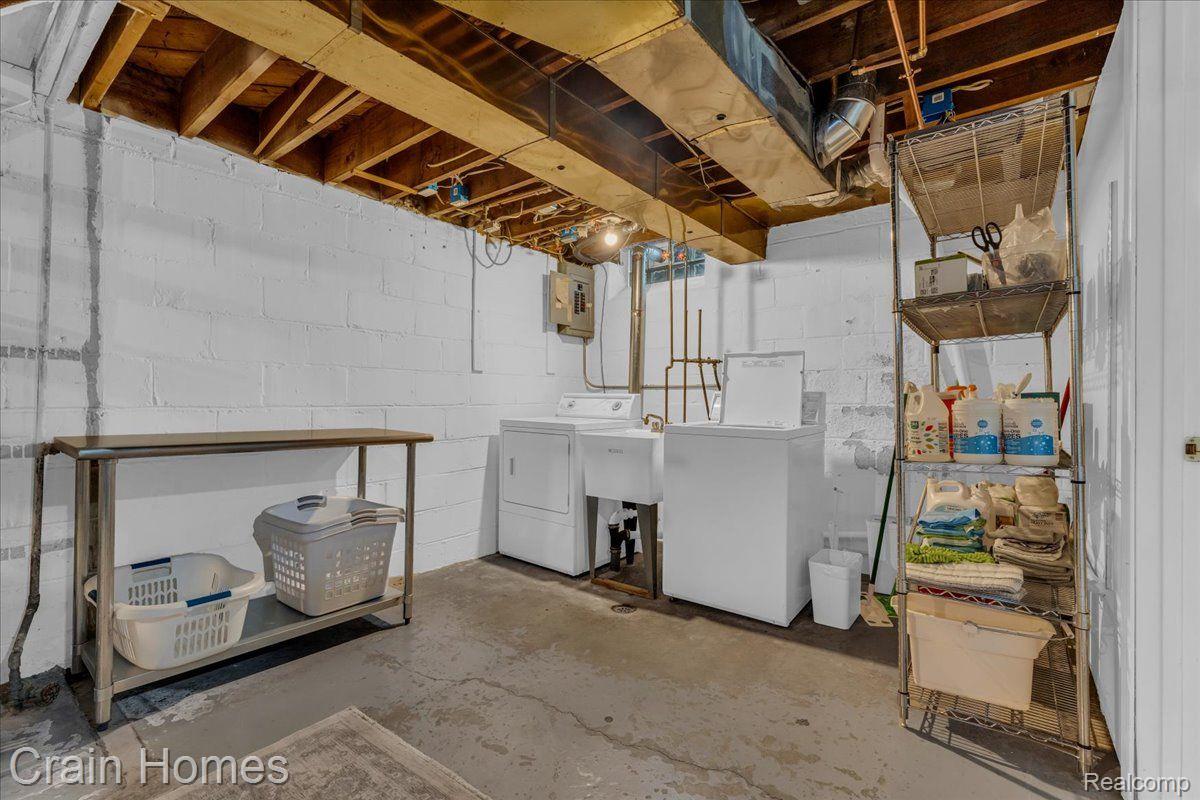 689 SAINT CLAIR Street