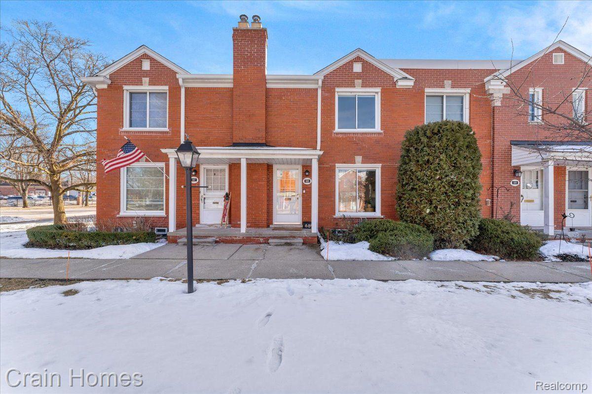 689 SAINT CLAIR Street