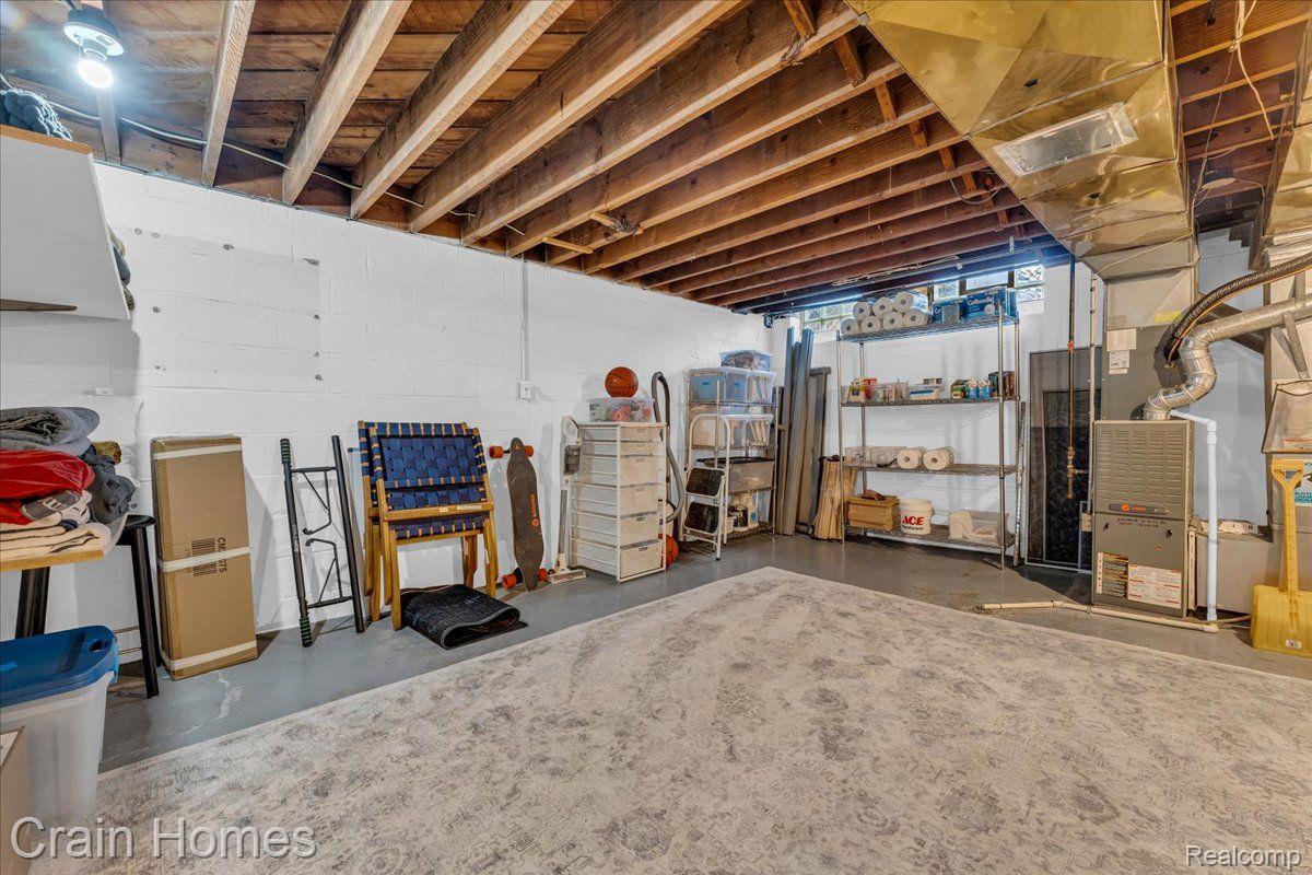 689 SAINT CLAIR Street