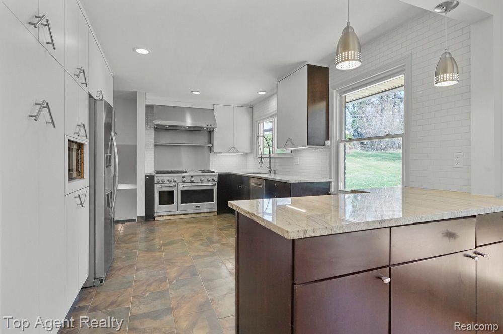 164 W HICKORY GROVE Road