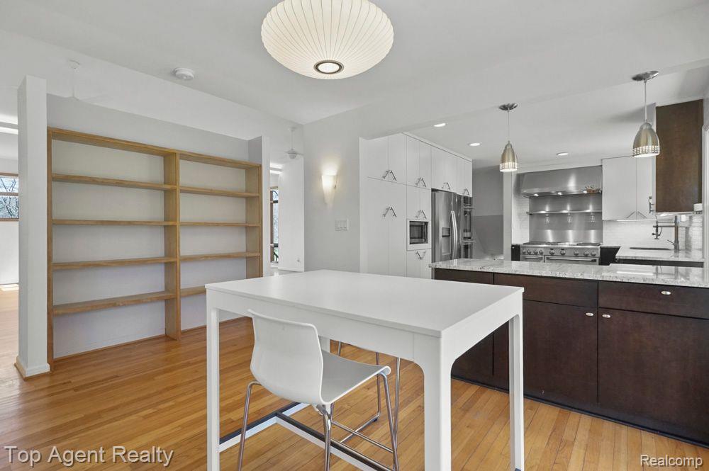 164 W HICKORY GROVE Road