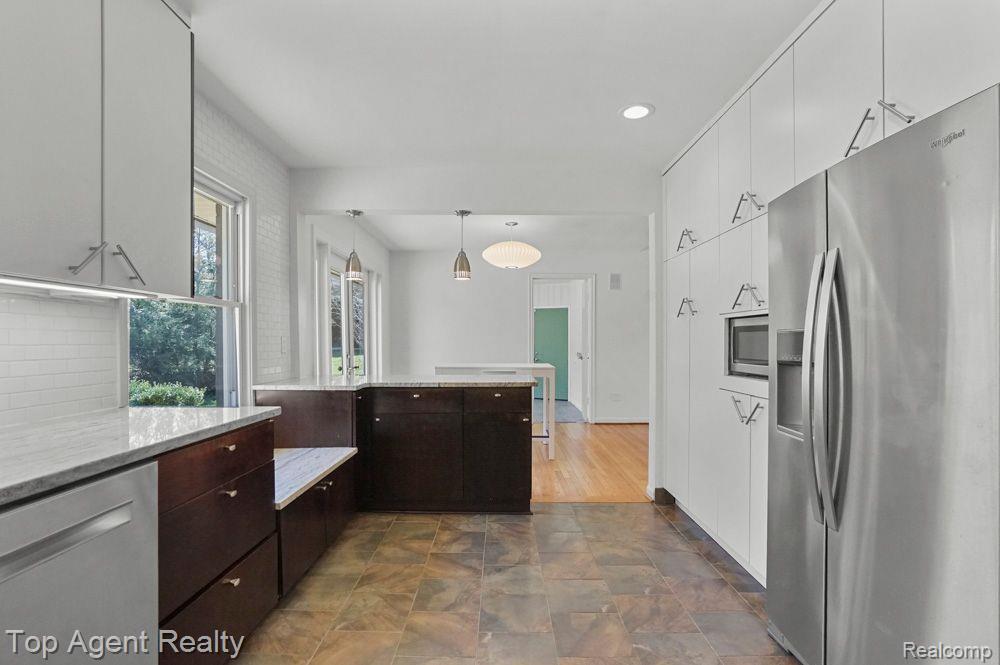 164 W HICKORY GROVE Road