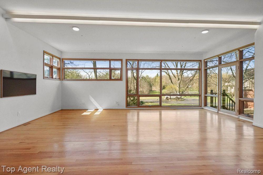 164 W HICKORY GROVE Road