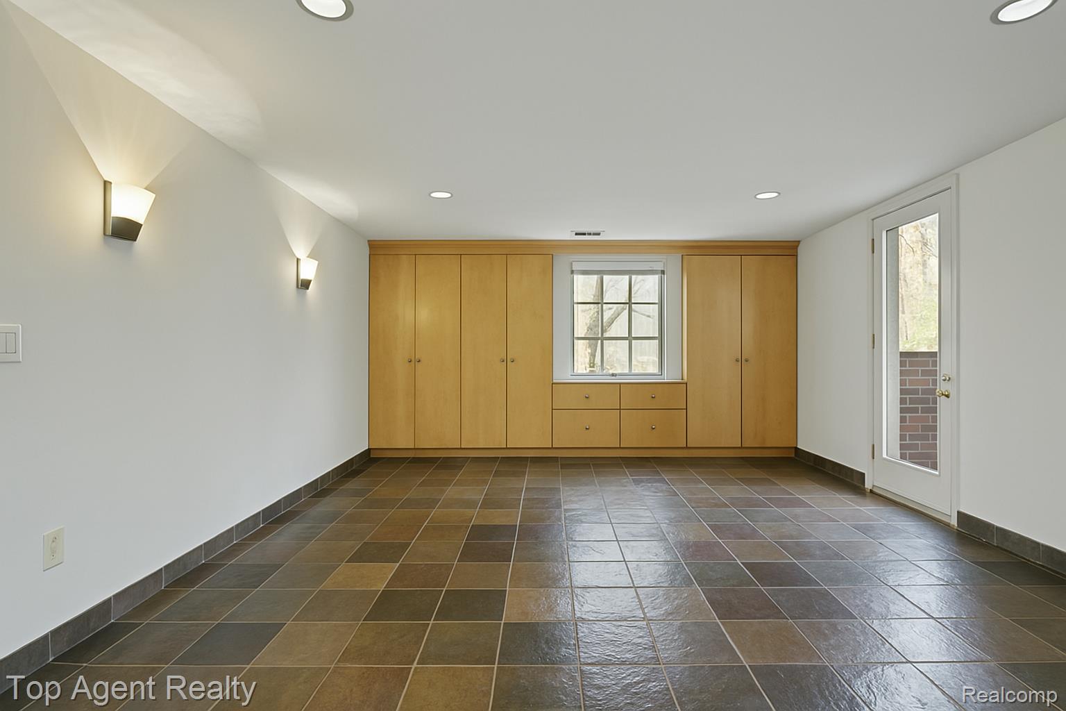 164 W HICKORY GROVE Road