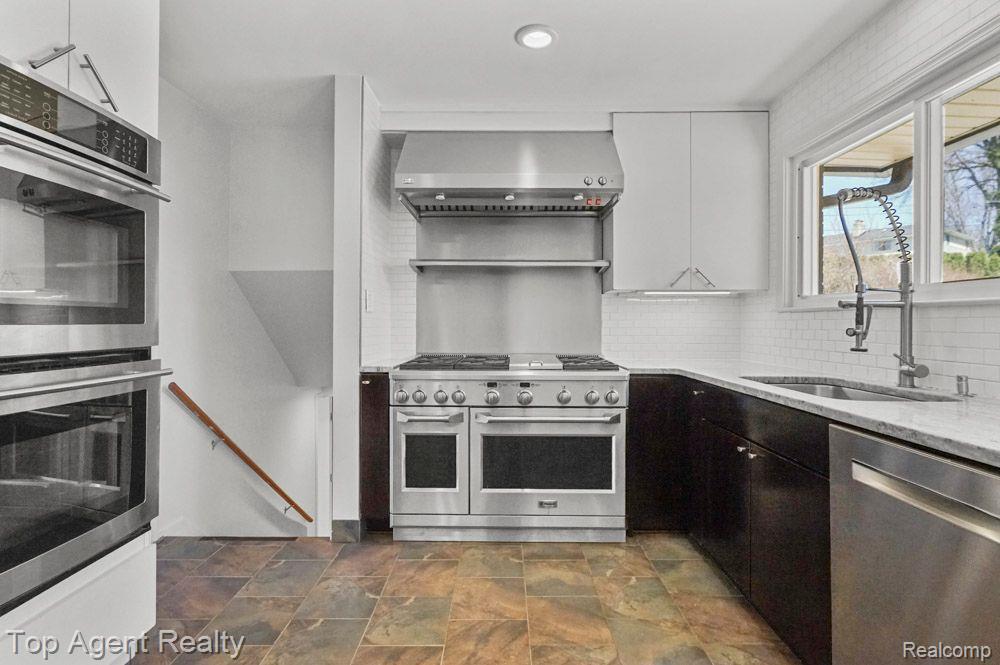 164 W HICKORY GROVE Road