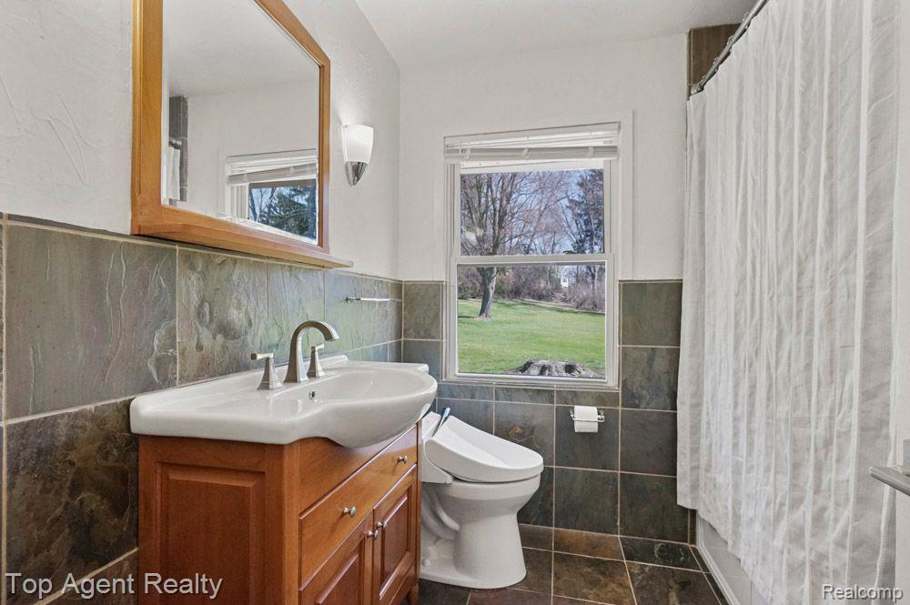 164 W HICKORY GROVE Road