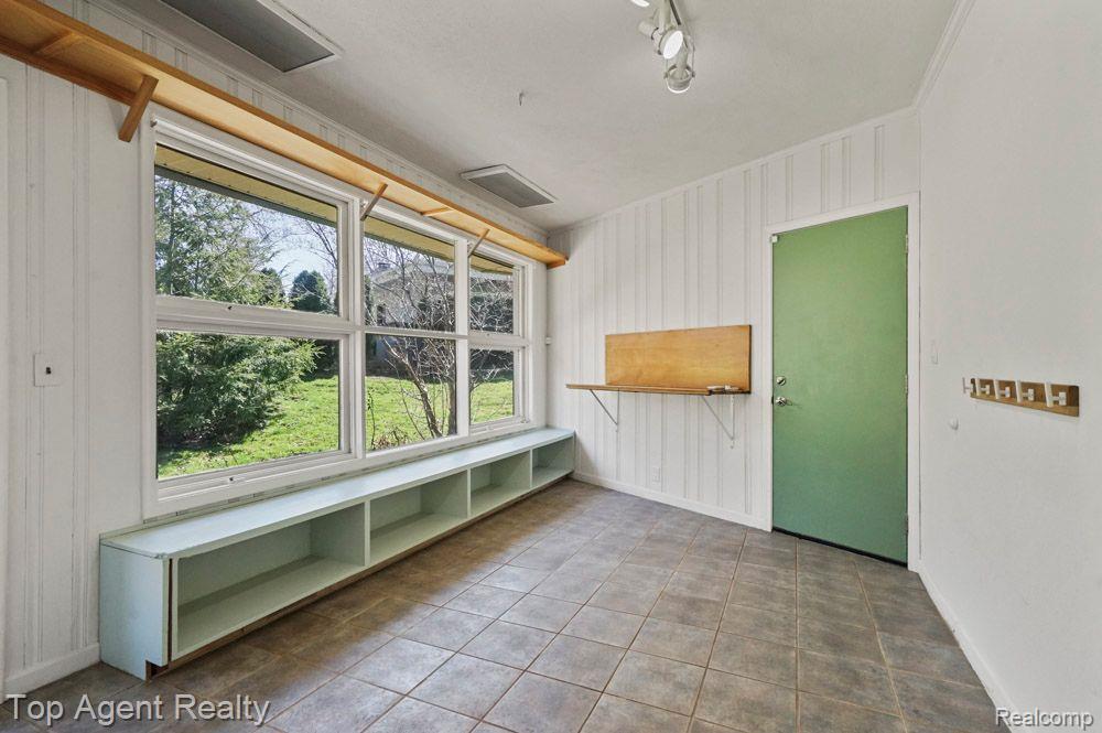 164 W HICKORY GROVE Road