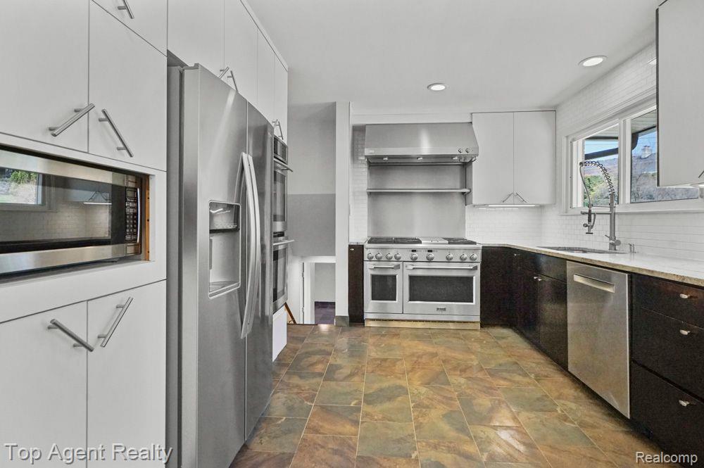 164 W HICKORY GROVE Road