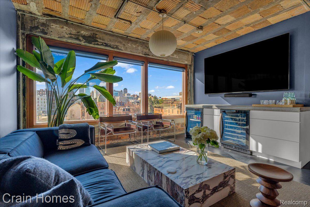 2915 JOHN R Street 407