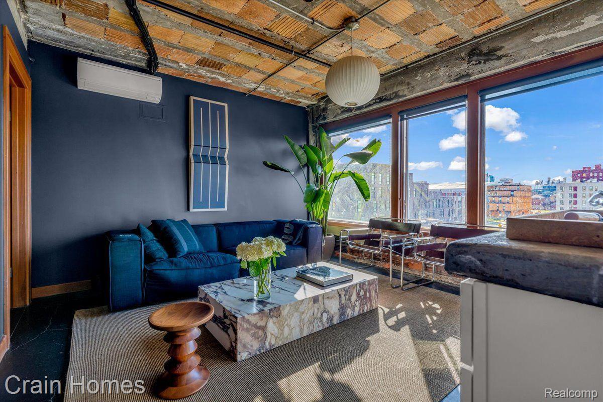 2915 JOHN R Street 407