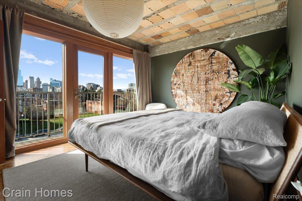 2915 JOHN R Street 407