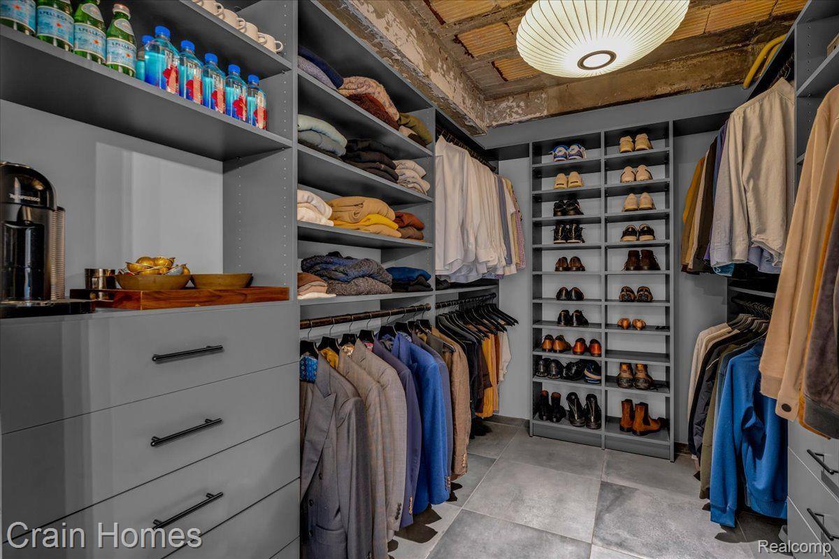 2915 JOHN R Street 407