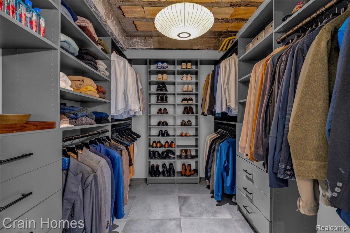 2915 JOHN R Street 407