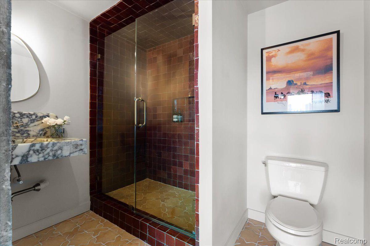 2915 JOHN R Street 407