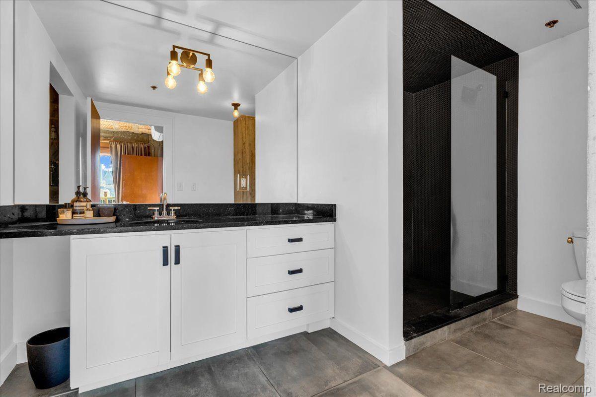 2915 JOHN R Street 407