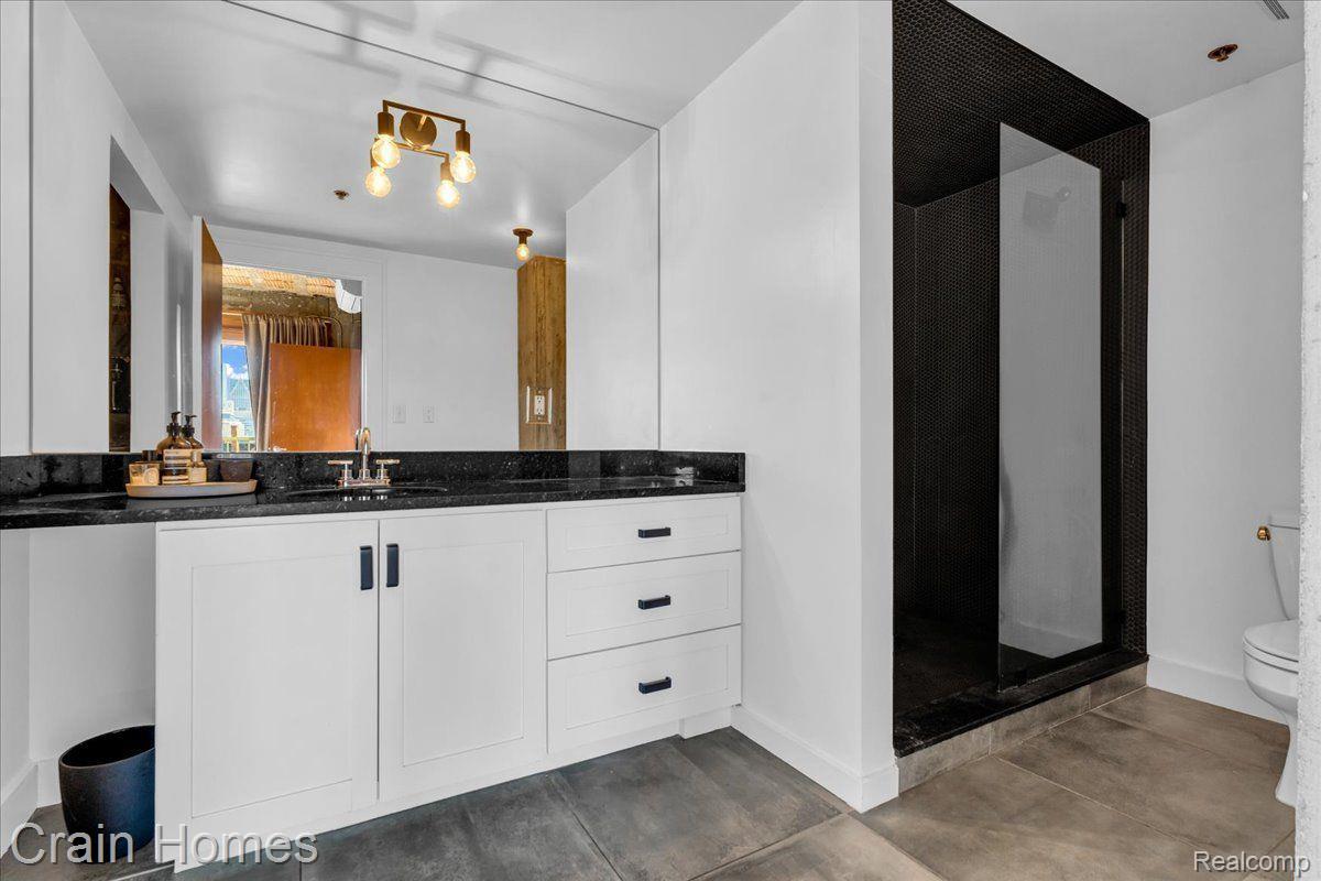 2915 JOHN R Street 407