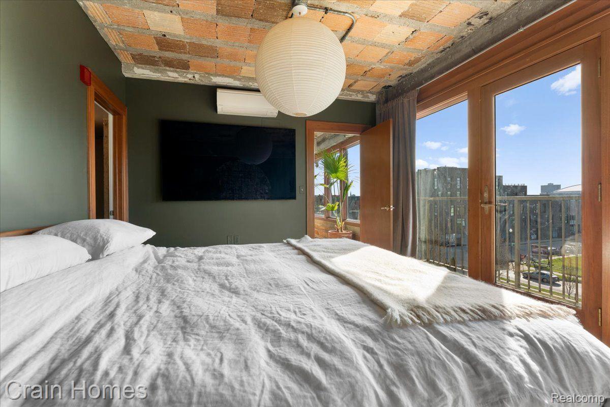 2915 JOHN R Street 407