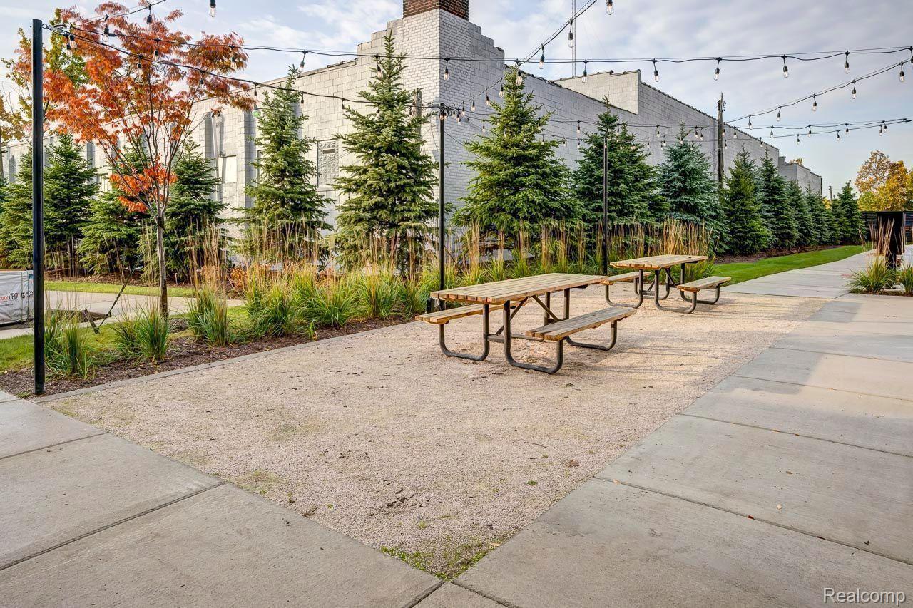 1737 MERRICK Street #12