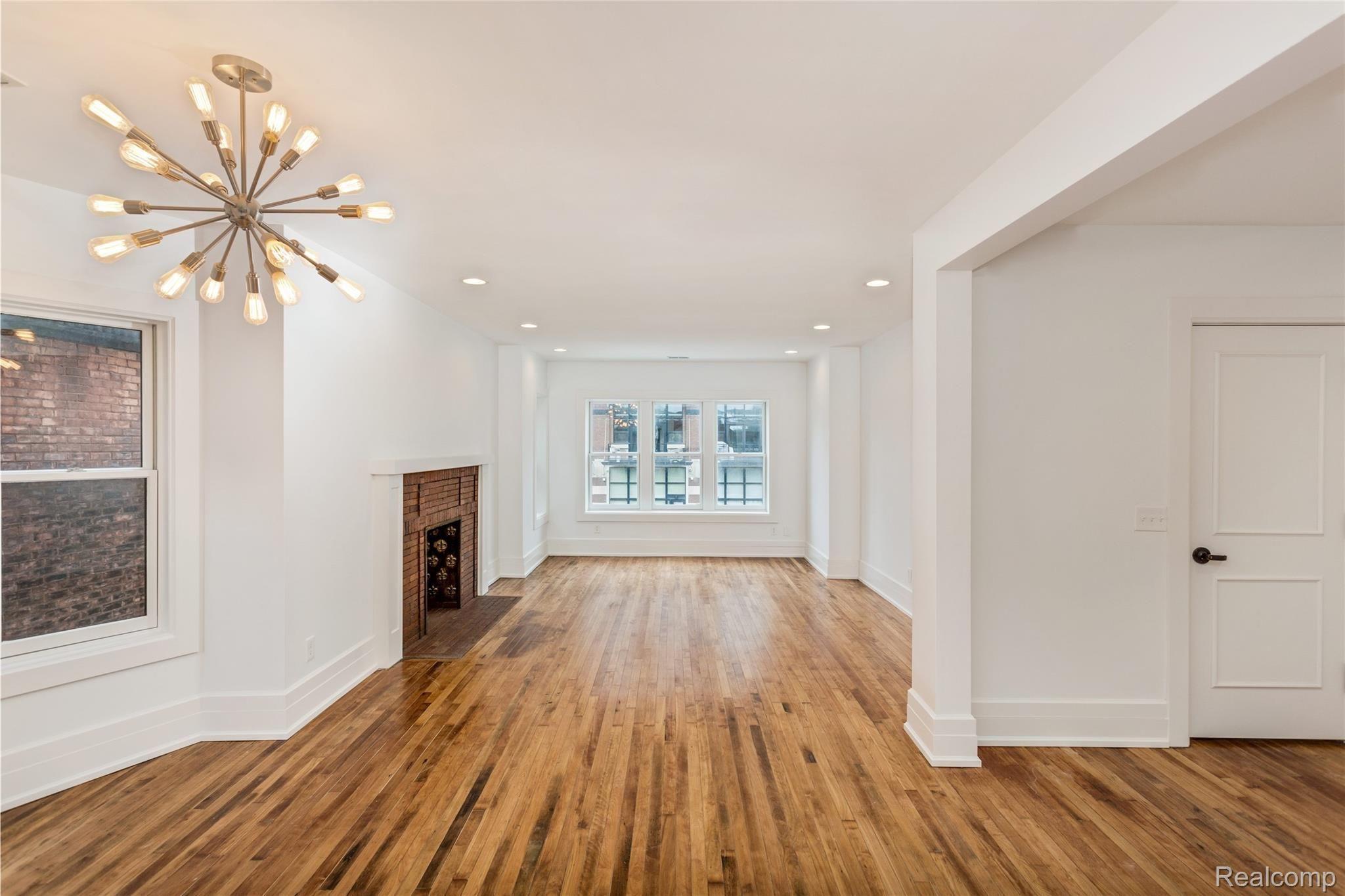 449 W Willis Street 4