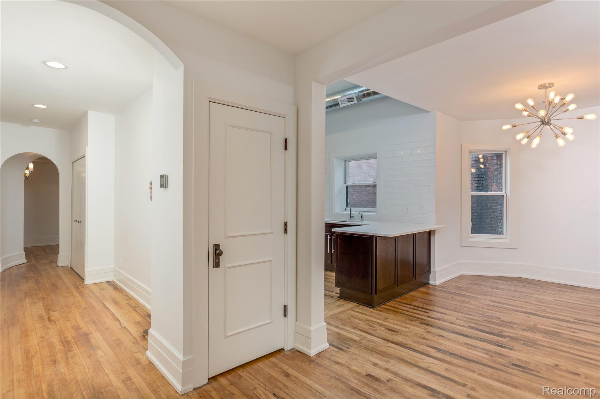 449 W Willis Street 4
