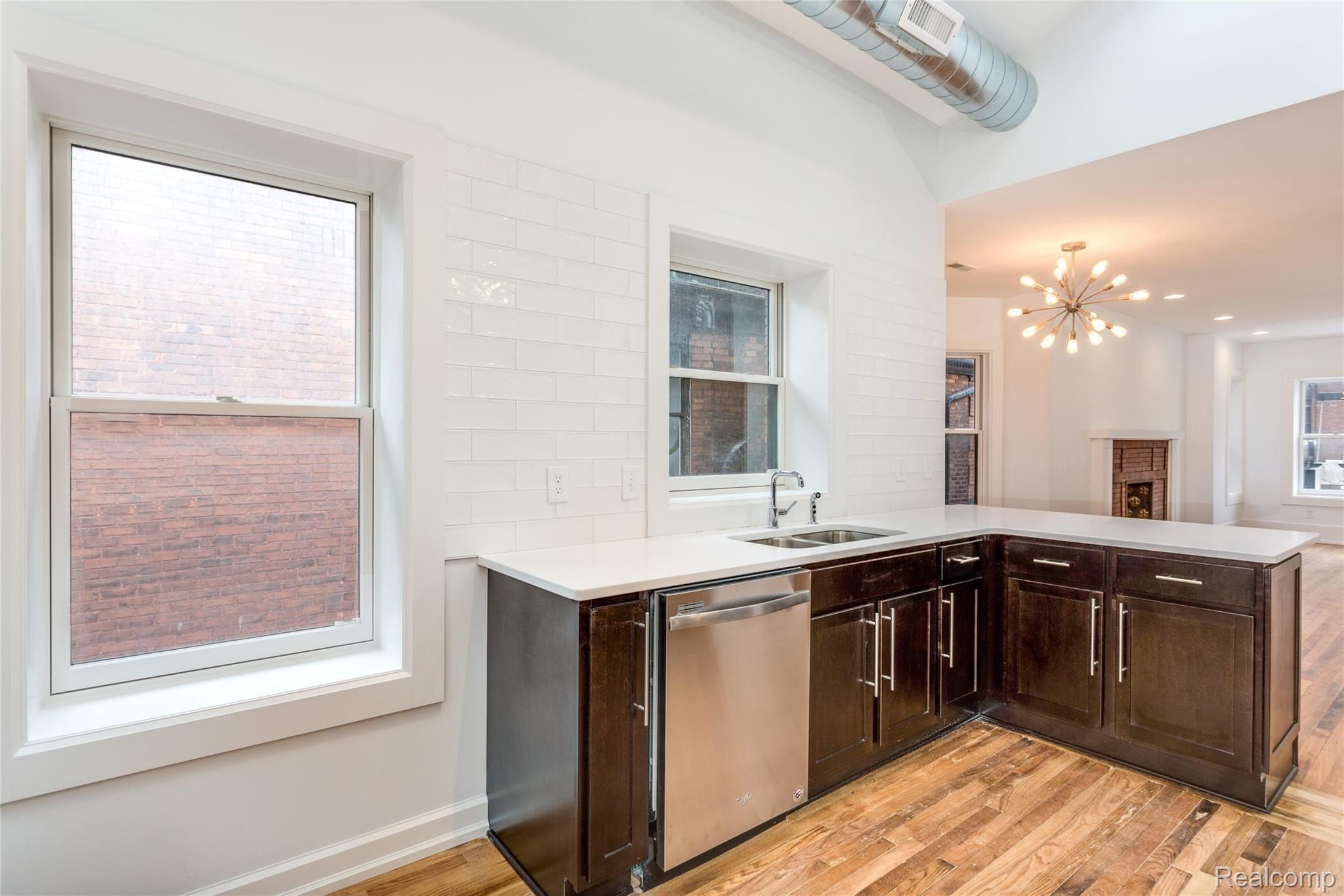 449 W Willis Street 4