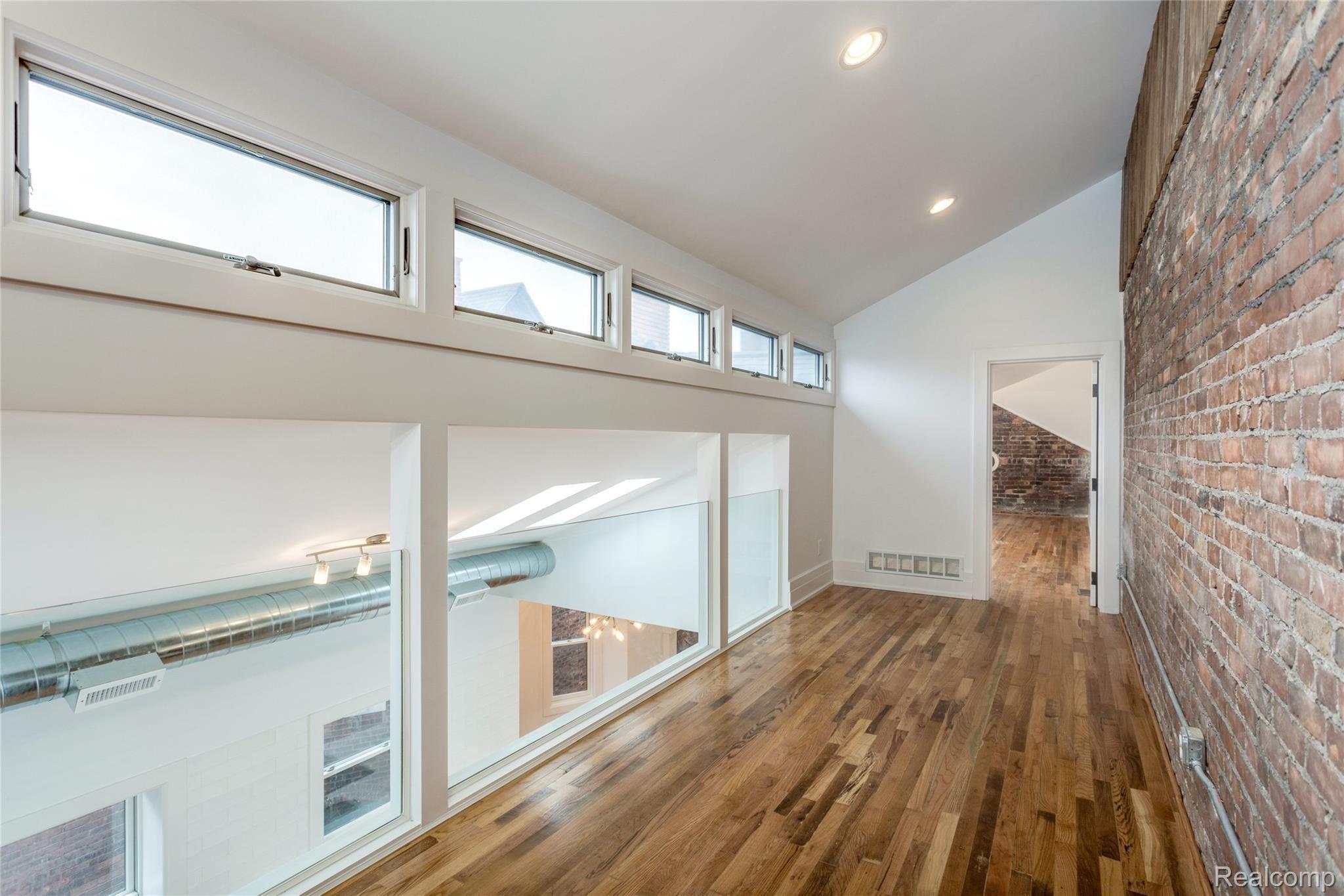 449 W Willis Street 4