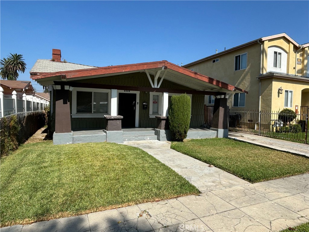 1643 W 39th Place