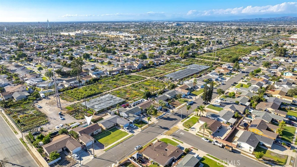605 N La Reina