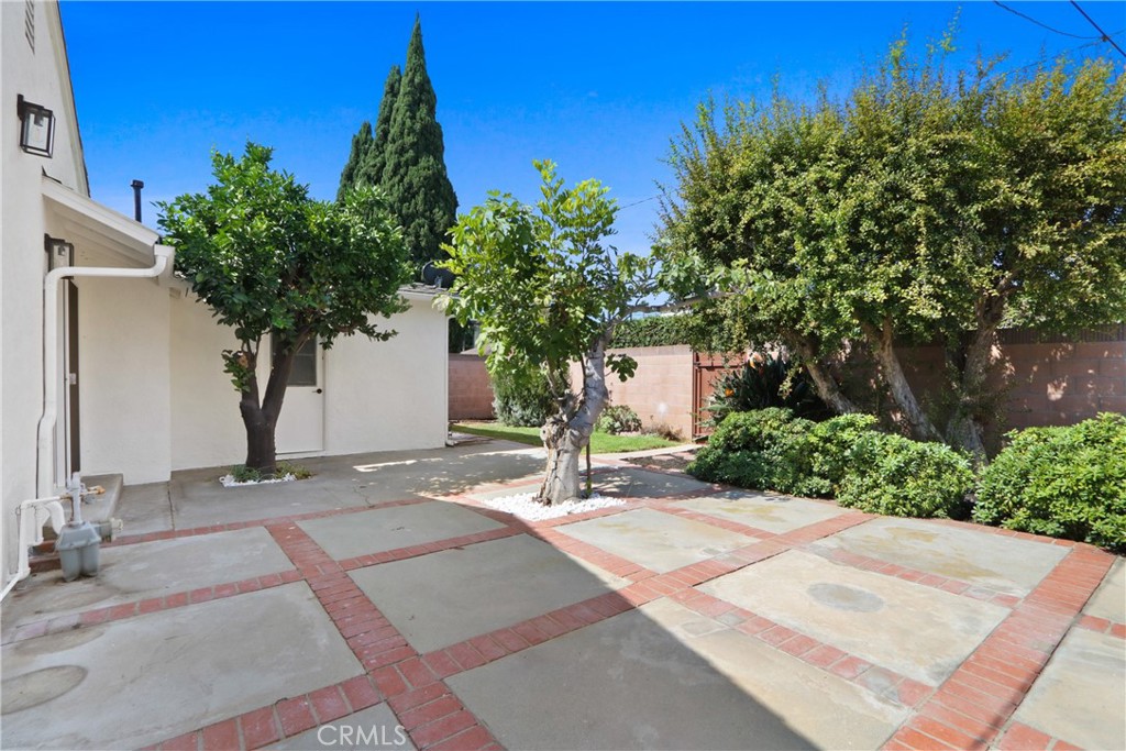 3533 Gundry Avenue