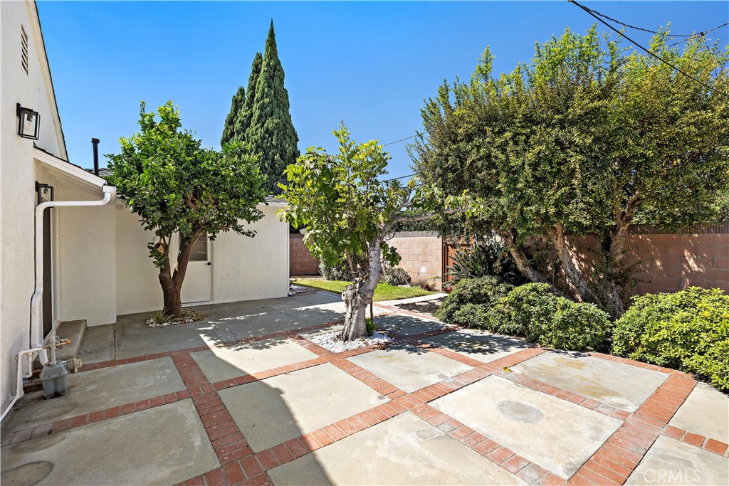 3533 Gundry Avenue