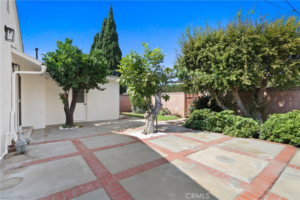 3533 Gundry Avenue