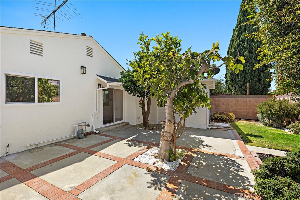 3533 Gundry Avenue