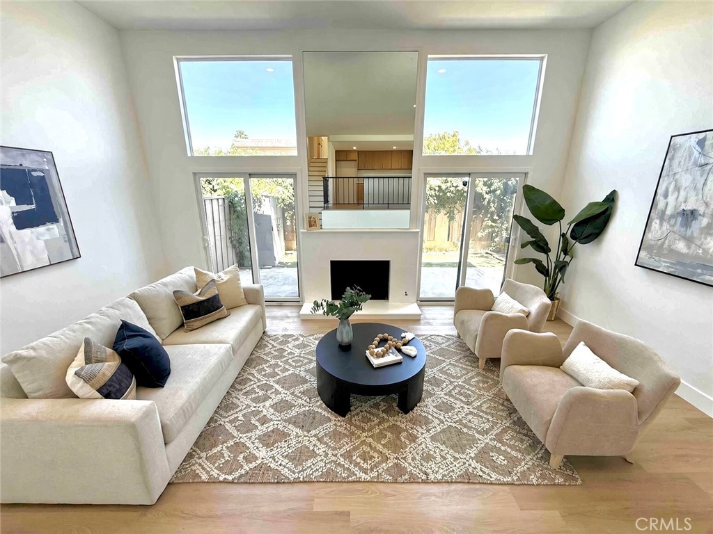 2707 Vanderbilt Lane 3