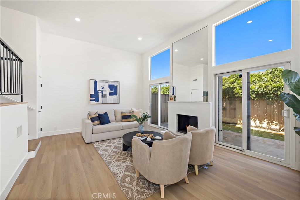 2707 Vanderbilt Lane 3